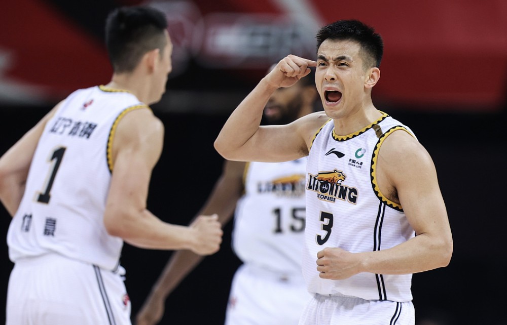 重磅！加时末段深圳男篮调整名单阿贾克斯复出首秀备战社区盾，广东宏远加时末段调整名单的简单介绍